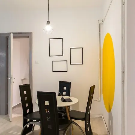 Cozy And Quiet Modern Studio In The Old City Bukareszt